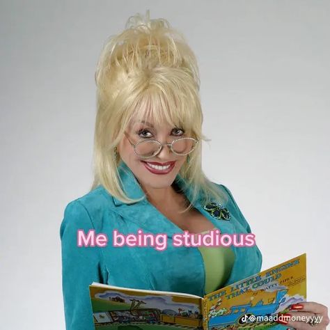 Dolly Parton Funny, Dolly Magazine 2000s, Doll Memes Funny, Barbie Memes Funny, In A World Full Of Jolenes Be A Dolly, Barbie Memes Funny Hilarious, Fraggle Rock, Pinterest Memes, Cute Memes