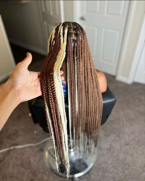 Brown And Blonde Peekaboo Braids, Mixing Hair Color, Boxer Braids Hairstyles, Brown Box Braids, Braids Tutorial, Lemonade Braids Hairstyles, Brown And Blonde, Quick Braids, Braided Hairstyles For Black Women Cornrows