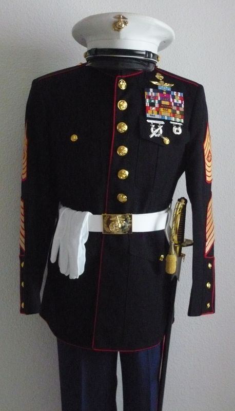 Marine Dress Blues Uniform, Us Marines Uniform, Marine Corps Dress Blues, Marines Dress Blues, Usmc Clothing, Usmc Dress Blues, Us Military Medals, Marine Corps Uniforms, Usmc Uniforms