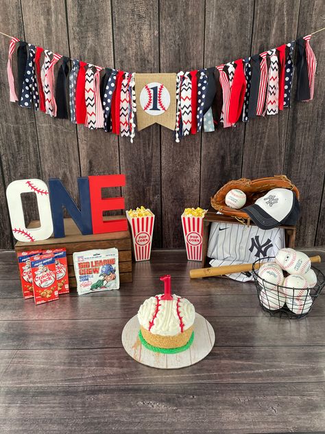 Rookie Of The Year Smash Cake Photos, Baseball First Birthday Cake Smash, Rookie Year Cake Smash, Baseball Cake Smash Pictures, 1st Birthday Baseball Theme Cake, Baseball Smash Cake Pictures, Cake Smash Baseball Theme, Baseball Themed First Birthday Pictures, Rookies First Year Birthday