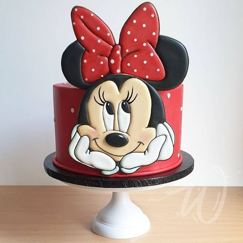 Mini Mouse Birthday Cake, One Year Birthday Cake, Mouse Cookies, Half Birthday Cakes, Beautiful Baking, Minnie Mouse Cookies, Mickey Mouse Birthday Cake, Mouse Cupcakes, Minnie Mouse Birthday Party Decorations