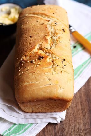 Garlic Bread Loaf Recipe, Garlic Bread Loaf, Garlic Loaf, Bread Loaf Recipe, Garlic Herb Bread, Garlic Butter For Bread, Paratha Roti, Soft Bread Recipe, Loaf Bread Recipe