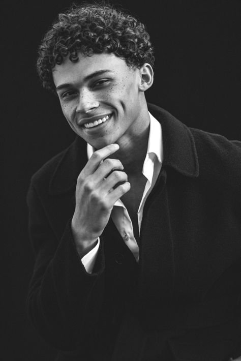 Ethan Corion, Old Money Curly Hairstyles, Curly Hair Short Men, Hot Black Guys With Curly Hair, 3c Curly Hair Men, Men Curly Haircut, Guy With Curly Hair, Mixed Race Hairstyles, Curly Fade