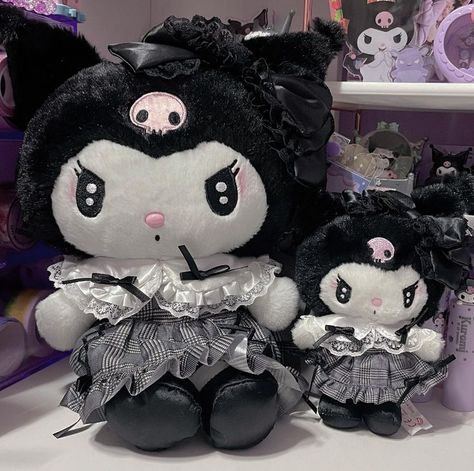 Kuromi Girl, Fragaria Memories, Kuromi Sanrio, Jirai Kei, Hello Kitty Halloween, Sanrio Kuromi, Cute Stuffed Animals, Red Panda, Cute Plush