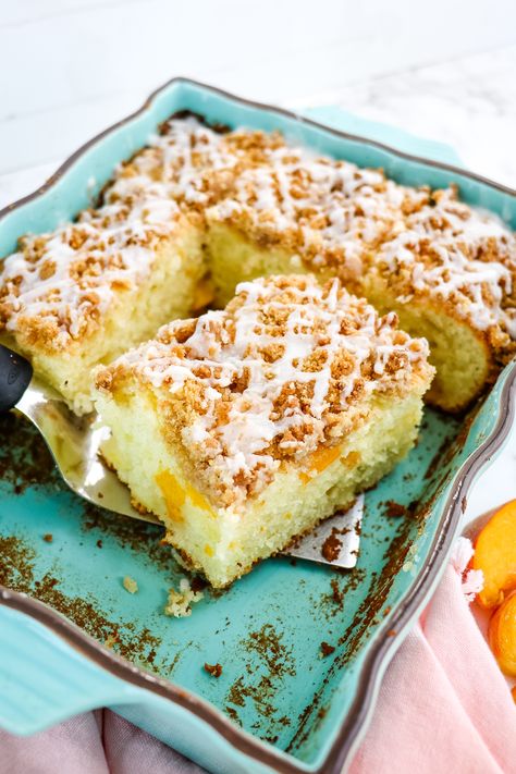 Fresh Peach Coffee Cake, Peach Coffee Cake, Cream Cheese Breakfast, Crumb Coffee Cakes, Vegan Peach, Crumb Cake Recipe, Glaze For Cake, Peach Ice Tea, Blueberry Coffee Cake