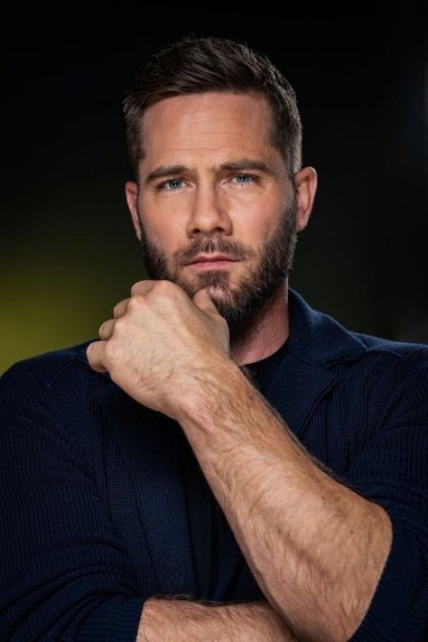 Luke Mcfarlane, Luke Guldan, Luke Macfarlane, Brendan Fehr, Face Pic, Male Body Art, Hallmark Mysteries, Mens Haircuts Short Hair, Hollywood Men