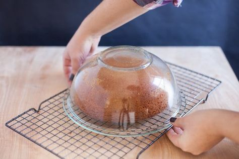 How to Cook Dome Cake. Thinking I can make into a soccer ball. Trendy Cupcakes, Igloo Cake, Soccer Ball Cake, Dome Cake, Cupcakes Fondant, Baseball Cake, Soccer Cake, Basketball Cake, Boys Soccer