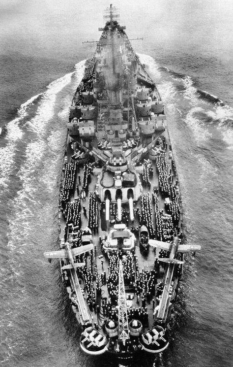 Us Battleships, Battle Ships, Go Navy, Capital Ship, Us Navy Ships, Naval History, Military Photos, United States Navy, Navy Ships