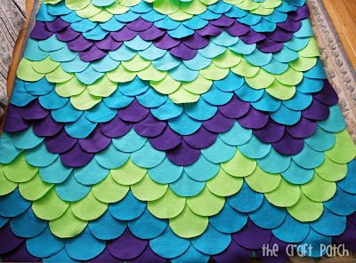 How to Sew A Mermaid Blanket: Detailed Photo Tutorial Mermaid Quilt, Ty Dye, Fleece Projects, Mermaid Crafts, Mermaid Tail Blanket, Mermaid Pattern, Mermaid Blanket, Fabric Projects, The Craft