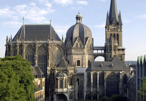 Cathedral of Aix-la-Chapelle aka Aachen ♥ Aachen Cathedral, Gorgeous Design, Catholic Church, Cologne Cathedral, Architecture Art, Great Places, Barcelona Cathedral, Places To Go, Bucket List