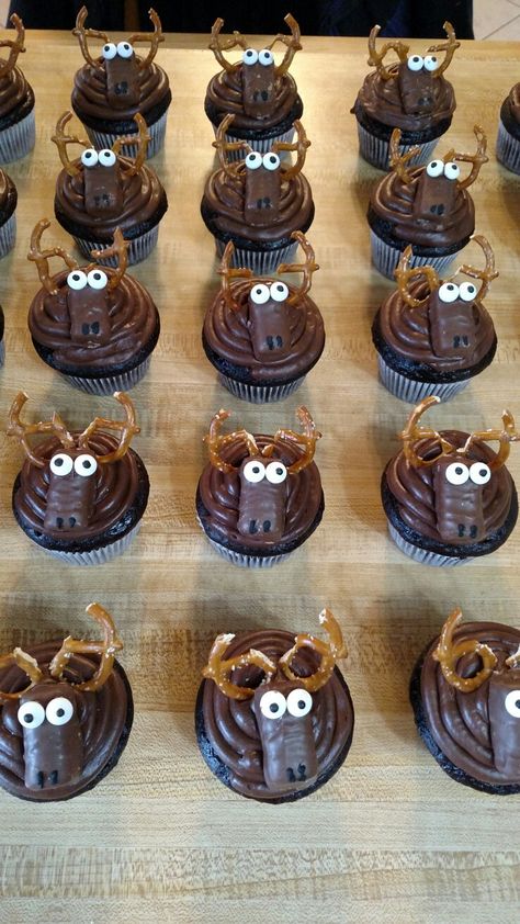 Chipmunk Cake Ideas, Moose Cupcakes Ideas, Moose Party Theme, Moose Birthday Cake, Moose Cake Ideas, Moose Themed Birthday Party, Moose Birthday Party, Canada Day Cupcakes, Gnome Cupcakes Ideas