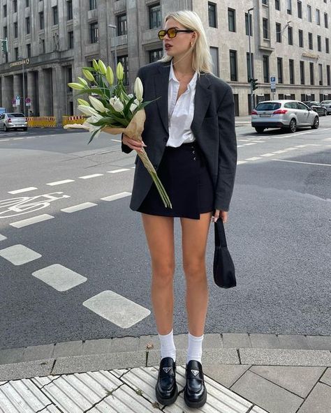 Preppy Work Outfit, Linda Sza, Fashion Inspo Outfits Minimal Chic, Casual Chic Outfits, Loafers Outfit, Looks Street Style, Mode Ootd, Stunning Outfits, Casual Chic Outfit