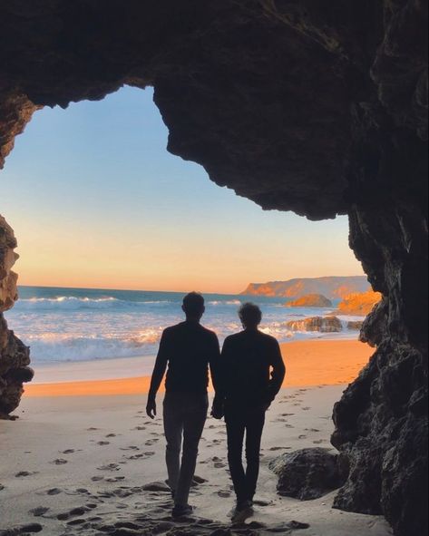 Rich Gay Couple Aesthetic, Gay Lovers Pics Aesthetic, Kale Aesthetic, Tal Bauer, Gay Beach, Couple Travel Photos, Sunrise City, Swag Couples, Hawaii Pictures