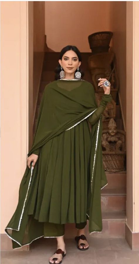 Kurta Designs For Mehendi, Green Kurti Design For Mehndi, Mehandi Colour Dress, Haldi Simple Outfit, Green Dress Indian, Green Kurti Design, Long Frock Designs, Long Gown Design, Simple Frocks