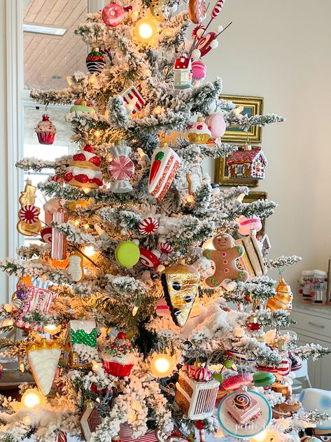 Sweet Shop Christmas Tree, Kitchen Tree Christmas, Sweets Theme Christmas Tree, Food Theme Christmas Tree, Sweet Treats Christmas Tree, Random Christmas Tree, Vintage Candy Christmas Tree, Kitchen Christmas Tree Ideas, Sweets Christmas Tree