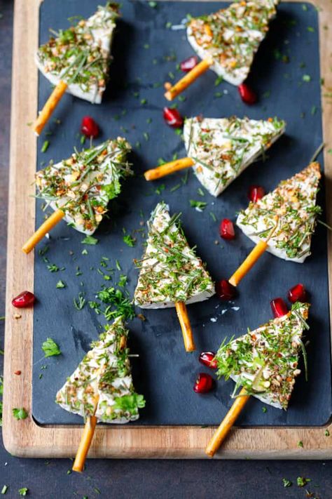 Cheese Wedge Christmas Trees - an appetizer, that is not only visually appealing but also provides a tasty combination of cheese, pretzels, and fresh herbs. Christmas Tree Cheese Wedge, Cheese Tree Christmas, Cheese Tree Appetizer, Ham And Cheese Christmas Tree Skewers, Cheese Christmas Tree Appetizers, Cheese Wedge Christmas Trees, Christmas Tree Cheese Wedges, Christmas Fingerfood, Christmas Tree Spinach Dip Breadsticks