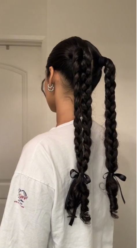 Κούρεμα Bob, Kadeřnické Trendy, Vlasové Trendy, Pigtail Braids, Fishtail Braid, Ribbon Hairstyle, Hairdos For Curly Hair, Hair Stylies, Hair Stylist Life