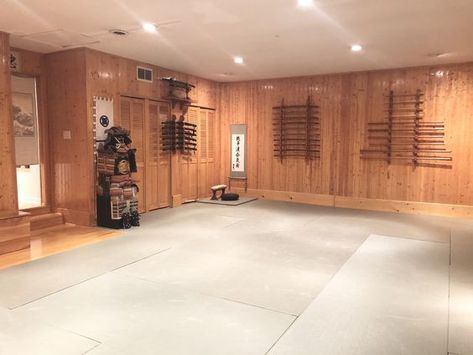 Dojo Decor, Japanese Dojo, Dojo Design, Dojo Ideas, Martial Arts Gym, Japanese Inspired Home, Japanese Martial Arts, Karate Dojo, Basement Gym