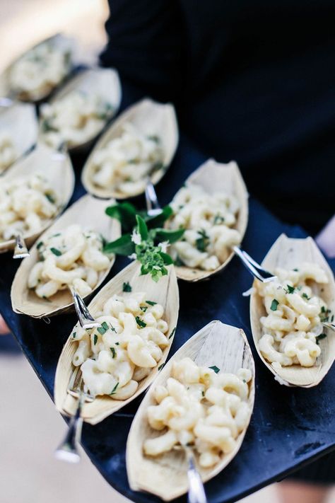 Macaroni & Cheese Appetizers in Boats Late Night Snack Wedding, Food Mac And Cheese, Wedding Late Night Snacks, Wedding Food Truck, Jillian Murray, Late Night Party, Wedding Snacks, Late Night Food, Wedding Food Drink