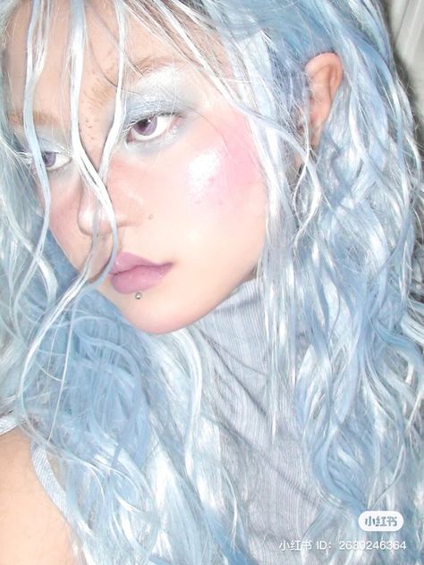 Ice Princess Makeup, Snow Queen Makeup, Ice Blue Hair, Snow Makeup, Ice Makeup, Ice Queen Costume, Ice Queen Makeup, Coachella Makeup, Pale Skin Makeup