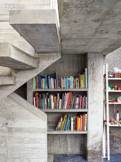 ONLINE EXCLUSIVE. Photography by Edmund Sumner. Pedro Reyes, Concrete Interior Design, Brutalist Interior, City Interior, Concrete Interiors, Stairs In Living Room, Concrete Houses, Diy Stairs, Interior Stairs