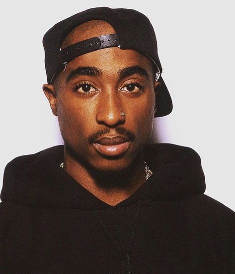 Tupac Photos, Tupac Makaveli, Tupac Art, Tupac Wallpaper, 90s Rappers, Image Positive, Tupac Pictures, Black Panthers, Tupac Shakur