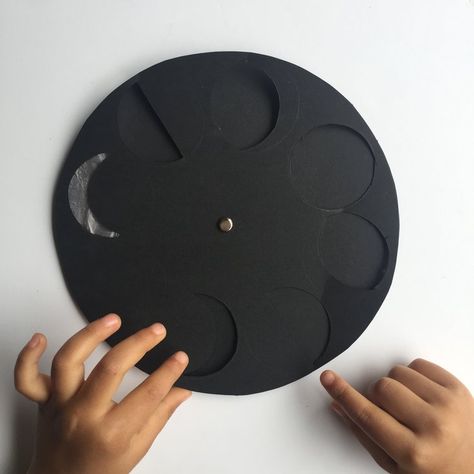 Moon Phase Project, Moon Phases Activities, Cycles Of The Moon, Moon Activities, Moon Phases Art, Solar System Projects, Moon Projects, Sistem Solar, Moon Crafts