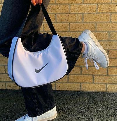 Black Saints, Nike Shoulder Bag, Nike Bag, Reworked Nike, Stylish School Bags, Nike Converse, My Style Bags, Birthday Gifts For Boyfriend Diy, Aesthetic Bags