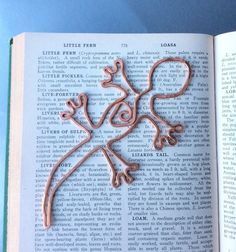 Wire Charms, Wire Bookmarks, Copper Wire Crafts, Wire Jig, Art Fil, Copper Wire Art, Wire Ornaments, Wire Art Sculpture, Wire Diy