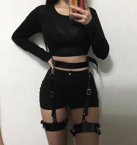 Thigh Harness, Gothic Mode, Modele Fitness, Egirl Fashion, Mode Emo, E Girl Outfits, Mode Retro, Goth Outfit, Fest Outfits