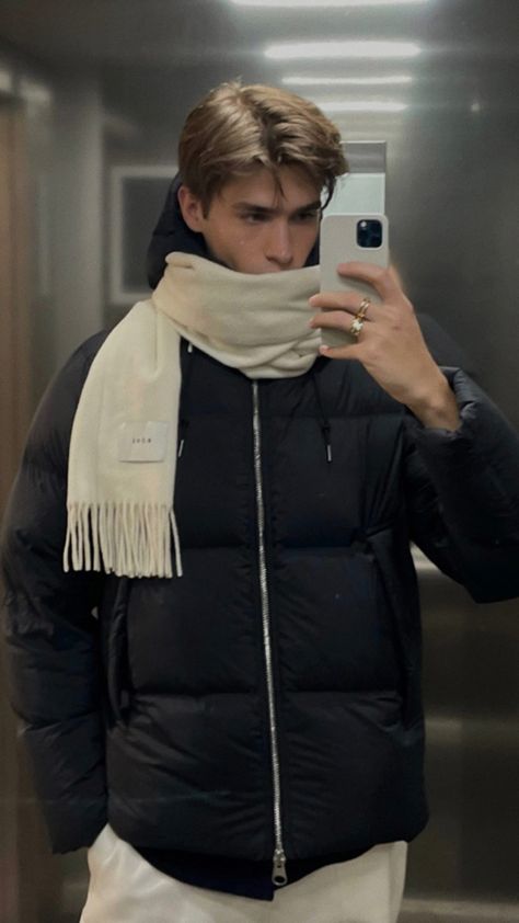 Winter Boy Aesthetic, French Men, Alice Anime, Danish Men, Black Outfit Men, Preppy Boys, London Boy, Guy Fits, Men Aesthetic