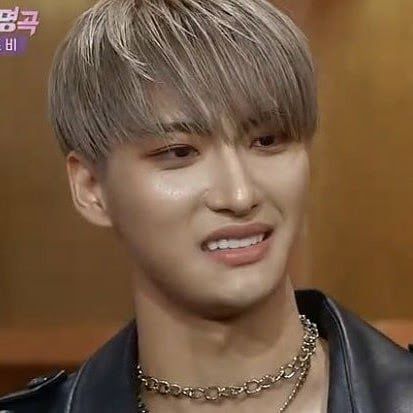 ATEEZ's Seonghwa Confessed To Saving Memes From ATINYs, And These 20 Hilarious Examples Will Show You Why - Koreaboo Seonghwa Funny, Park Seong-hwa, Funny Face, Kim Hongjoong, Guy Pictures, Meme Faces, Pretty Men, Funny Faces, Dream Team