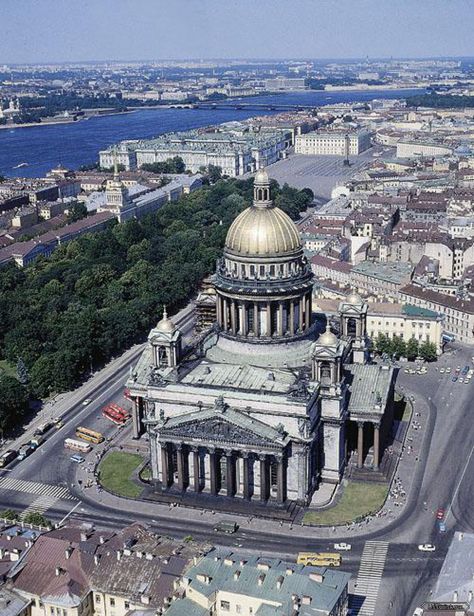 Sankt-Peresburg. Slavic Architecture, Grand Palace, Russian Architecture, Russia Travel, View From Above, Saint Petersburg Russia, Destinations Travel, Urban Landscapes, Cathedral Church