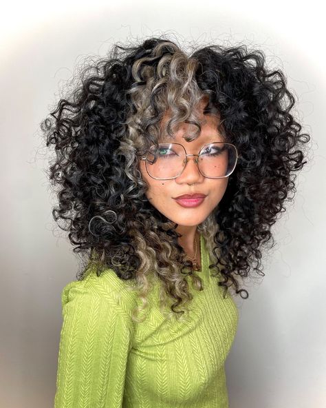 ✨SAVE 4 INSPO✨ her hair always leaves me speechless 😍😍😍 also how much do we love this block colouring?? who’s next? Curly Hair Block Coloring, Colored Hair, Her Hair, Curly Hair, Color Blocking, Love This, Curly Hair Styles, Hair Color, Hair