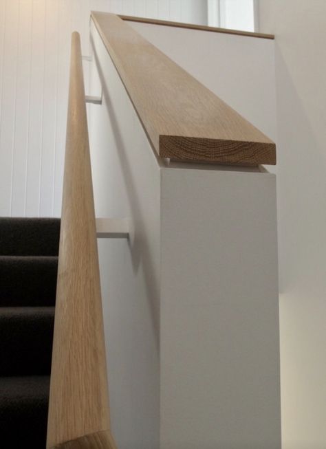 Sheetrock Stair Railing, Drywall Stairs, Handrail Design Modern, Stair Handrail Ideas Modern, Staircase Handrail Ideas, Modern Handrails For Stairs, Modern Stair Handrail, Hand Rails For Stairs Modern, Wooden Railing Stairs