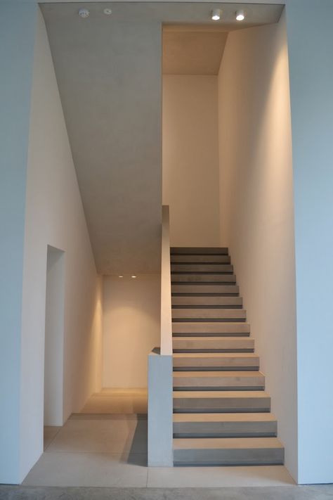 Casa Rock, Stairs Lighting, Foyer Staircase, Stair Gallery, Escalier Design, Stairs Design Modern, Stairway Design, Home Stairs Design, Steps Design