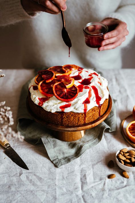 Candied Oranges, Food Photography Cake, Dark Food Photography, Vegan Caramel, Dessert Photography, Cake Photography, Vegan Christmas, Orange Cake, Almond Cakes