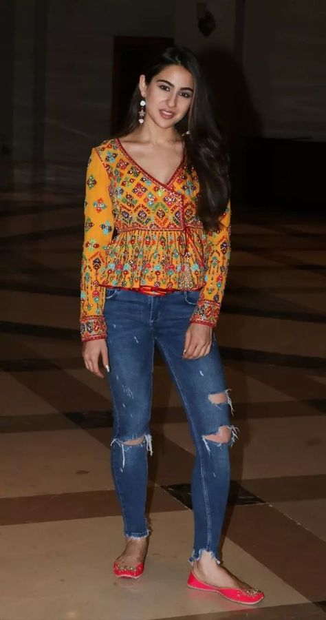 Ripped-Jeans-Traditional-Look-9-539x1024 20 Ways To Wear Traditional Prints in Everyday Outfits Jins Top, Outfit Ideas Everyday, Indian Wardrobe, Garba Outfit, Garba Dress, Sara Khan, Traditional Prints, Boho Soul, Navratri Dress