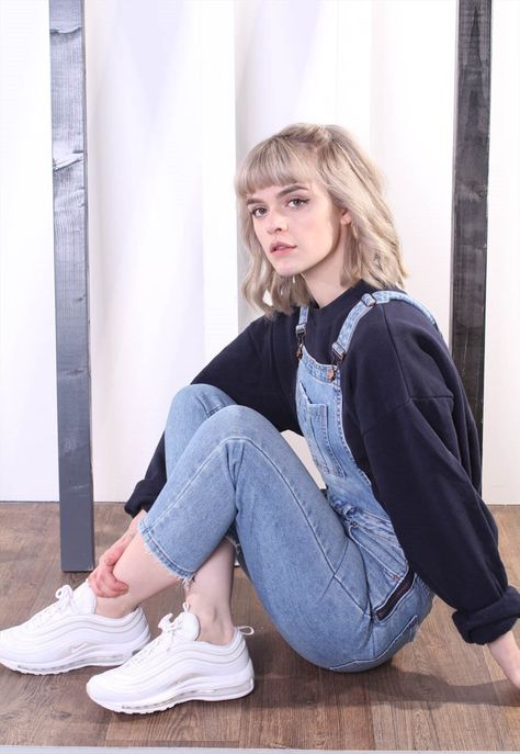 Overalls Fashion, Denim Dungarees Outfit, Overall Outfit, Dungarees Women, Overalls Outfit, Wearing Overalls, Denim Overalls, 90s Overalls, Looks Vintage