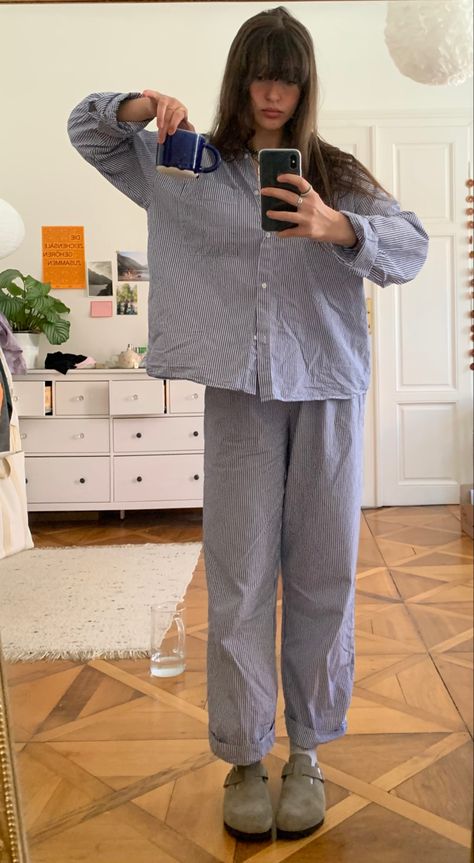 Casual Pyjamas Outfit, Aesthetic Loungewear Outfits, Cozy Pyjama Outfit, Comfycore Outfits, Aesthetic Pajama Set, Pyjamas Aesthetic Winter, Cozy Pajamas Aesthetic, Pajama Set Aesthetic, Cute Pajamas Aesthetic