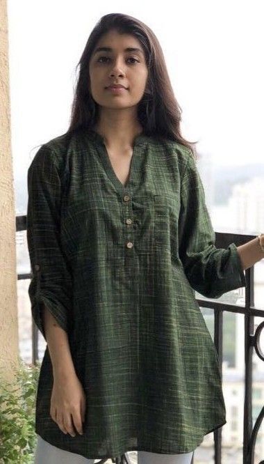 Shirt Style Kurti, Trendy Cotton Tops, Short Kurti Designs, Stylish Tunic Tops, Cotton Tops Designs, Stylish Kurtis Design, Kurti Style, Fashionable Tops, Short Kurta