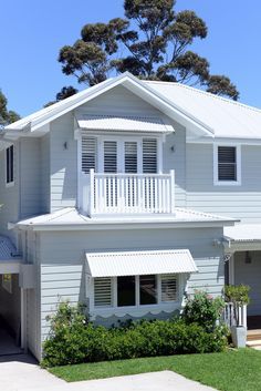 Facade Landscape, Colour 2023, Hamptons House Exterior, Hampton Homes, House Colour, House Colours, House Shutters, Hampton Style, House Facades