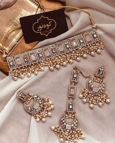 Pakistani Jewelry Sets, Crochet Cable Knit, Bridal Jewelry Ideas, Pakistani Necklace, Desi Jewellery, Purple Drop Earrings, Bridal Jewelry Sets Brides, Wedding Jewelry Sets Bridal Jewellery, Bridal Jewellery Inspiration