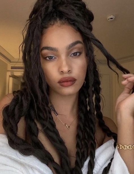 Sharon Alexie, Makeup Hairstyle, Afro Hair, Natural Hair Inspiration, Character Ideas, So Nice, Afro Hairstyles, Hair Goals, Hair Inspo