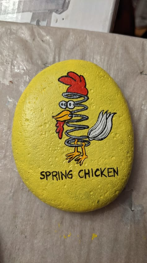 Birds Painted On Rocks Ideas, Funny Rock Painting Ideas Simple, Funny Painted Rocks Hilarious, Farm Painted Rocks, Rock Painting Ideas Easy Funny, Cool Rock Painting Ideas Funny, Rock Painting Funny, Easy Rock Painting Ideas Simple, Funny Painted Rocks