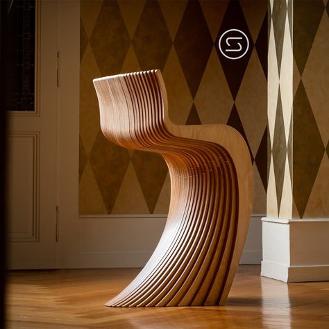 Wood Projects With Plans, Unique Chairs Design, Modern Wood Furniture, Curved Furniture, Unique Furniture Design, Furniture Design Chair, Estilo Tropical, Unique Chair, Curved Wood