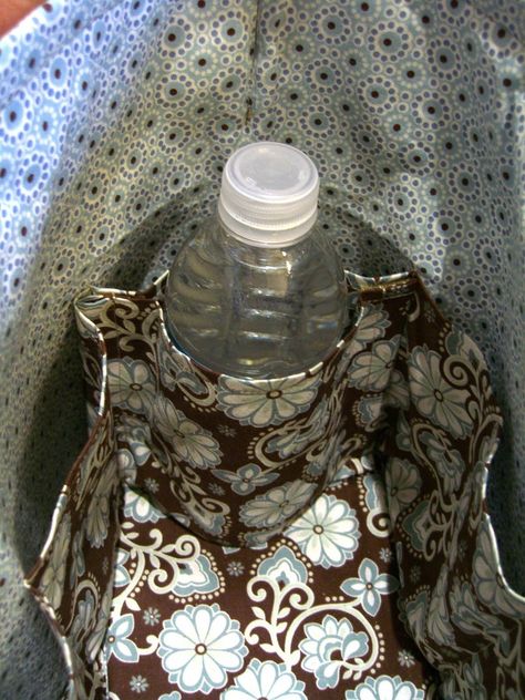 Lazy Girl Designs » Free Tutorial: Add a Water Bottle Pocket to Your Favorite Bag Adding Pockets To A Bag, Purse With Water Bottle Pocket, Tote With Water Bottle Pocket, Tote Bag With Water Bottle Pocket, Bottle Holder Bag, Water Bottle Bag Diy, Water Bottle Carrier Diy Free Pattern, Water Bottle Bag Sewing Pattern, Bag With Water Bottle Pocket