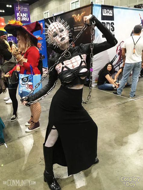 Pinhead from Hellraiser draws all to her at LA Comic-Con - Cosplay a Day Pinhead Cosplay, Celebrity Prom Photos, Goth Halloween Costume, Horror Movie Costumes, Horror Halloween Costumes, New Cosplay, Hot Halloween Outfits, Horror Costume, Cosplay Pictures