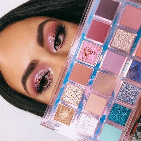 Huda Palette, Huda Beauty Eyeshadow, Huda Beauty Palette, Huda Beauty Makeup, Beauty Eyeshadow, Makeup Wishlist, Creative Eye Makeup, Mercury Retrograde, Creative Eye