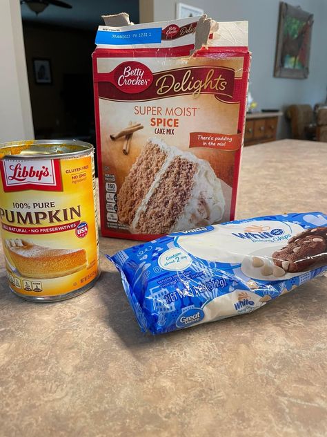 Spice Cake Pumpkin Muffins, Pumpkin White Chocolate Chip Cookies, White Chocolate Chips Recipes, Pumpkin Chocolate Chip Cookies Easy, Pumpkin Cake Mix Cookies, Pumpkin White Chocolate, Pumpkin Spice Cookie Recipe, Chocolate Chip Muffins Easy, Moist Spice Cake